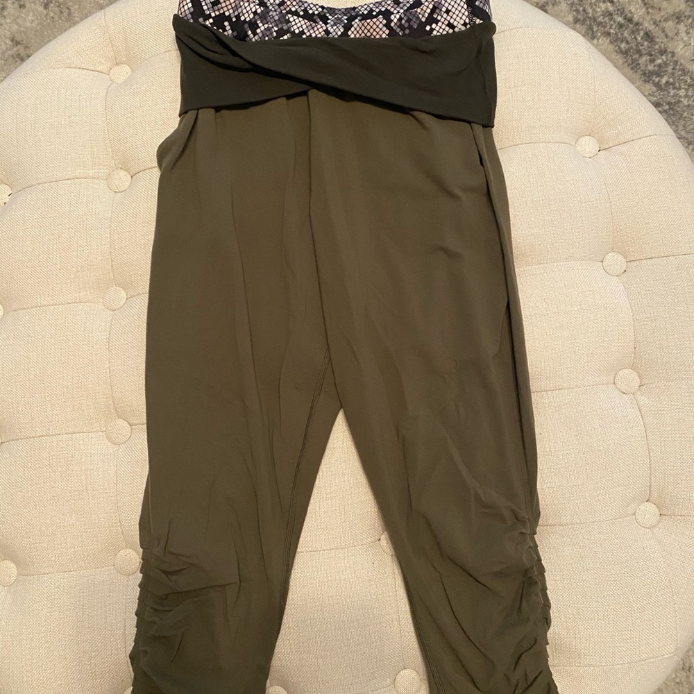 Lululemon joggers size 6!